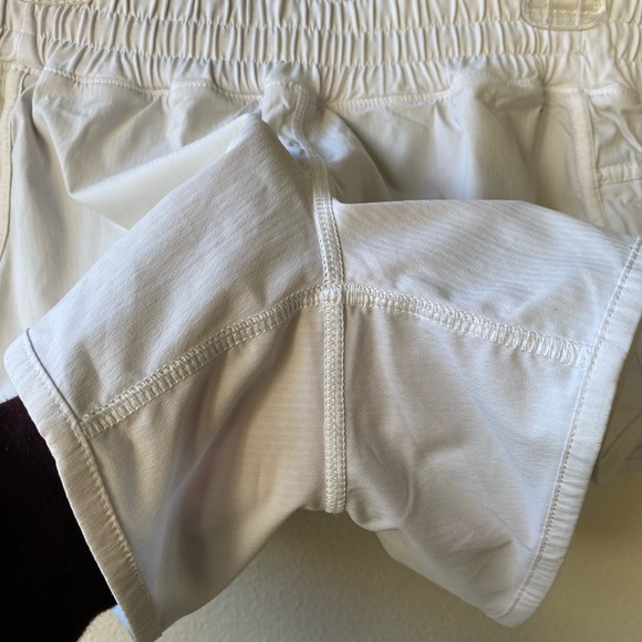 EUC Lululemon Tracker Low-Rise Lined Short 4" in White (Size:12) - Picture 6 of 14